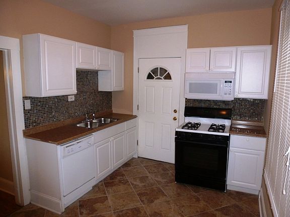 5th image of 7154 S Yates Blvd #3