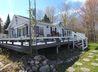 5555 Point Dr, Gladwin, MI 48624