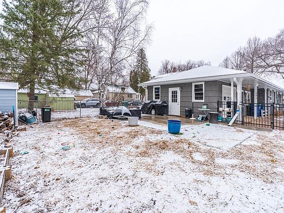 4th image of 806 CHELLIS STREET