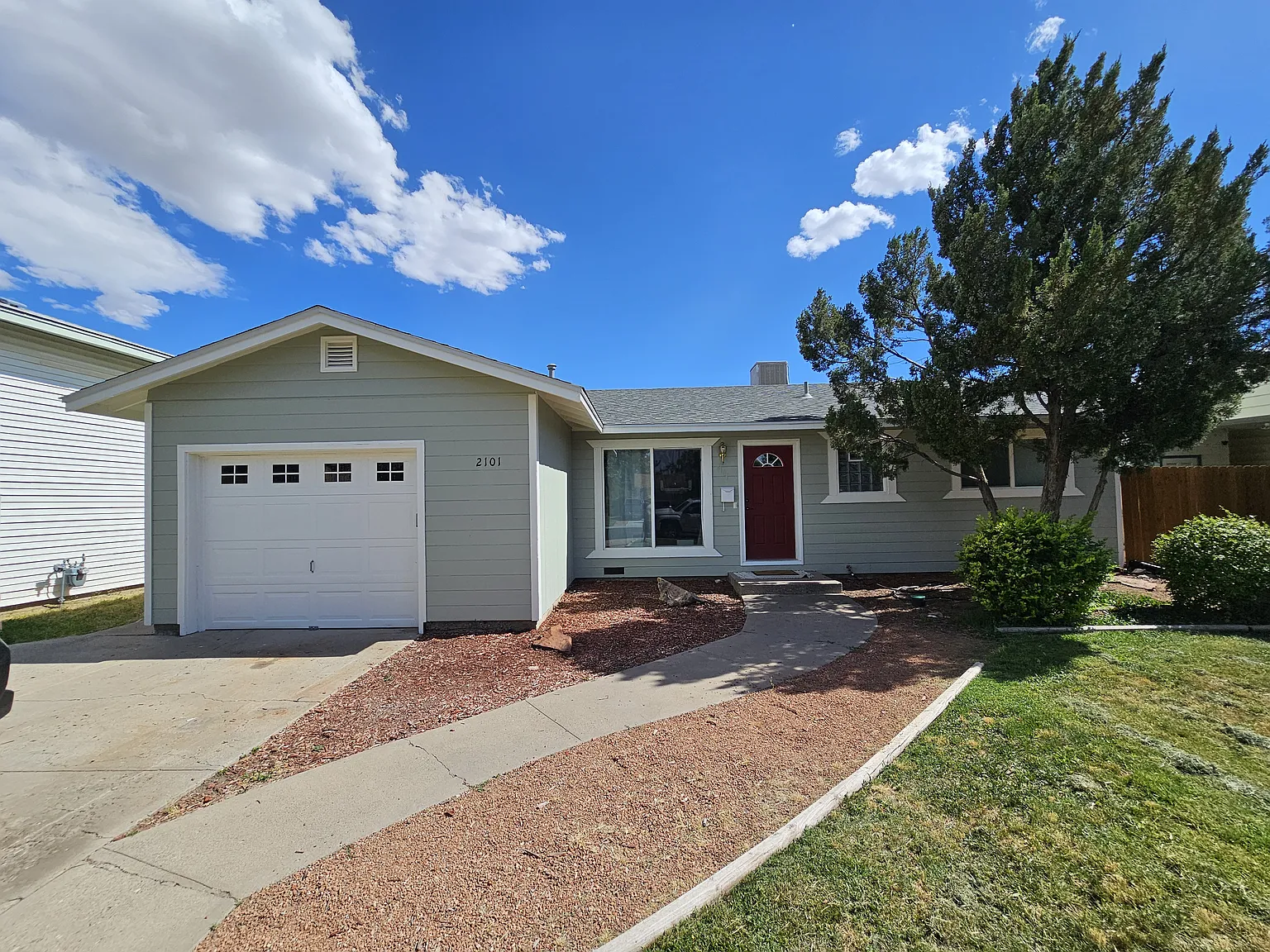 3 bed, 1260 sqft, $2,000 — Photo 1