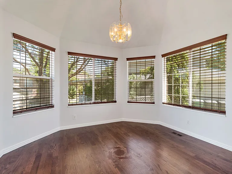 649 E Duck Creek Cir — Photo 5