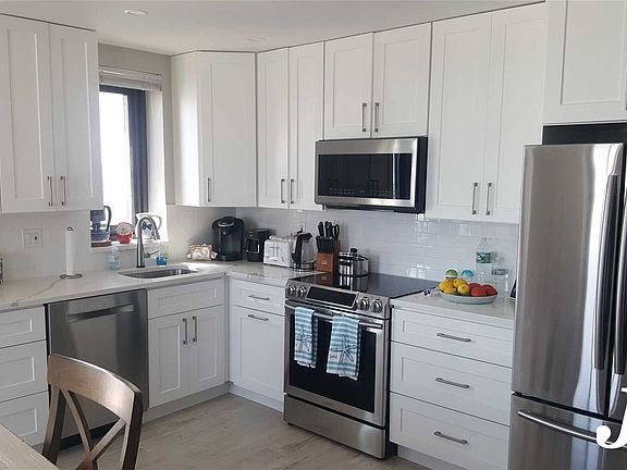 4th image of 100 W Broadway APT 3S