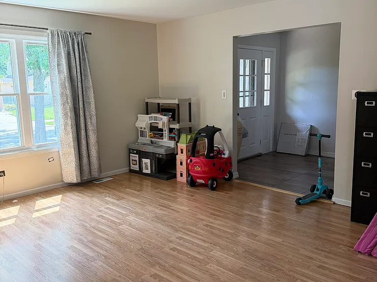 1036 Churchill Dr — Photo 12