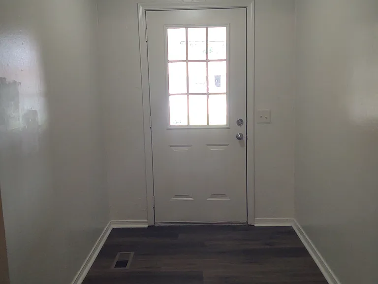 View of entry from hallway