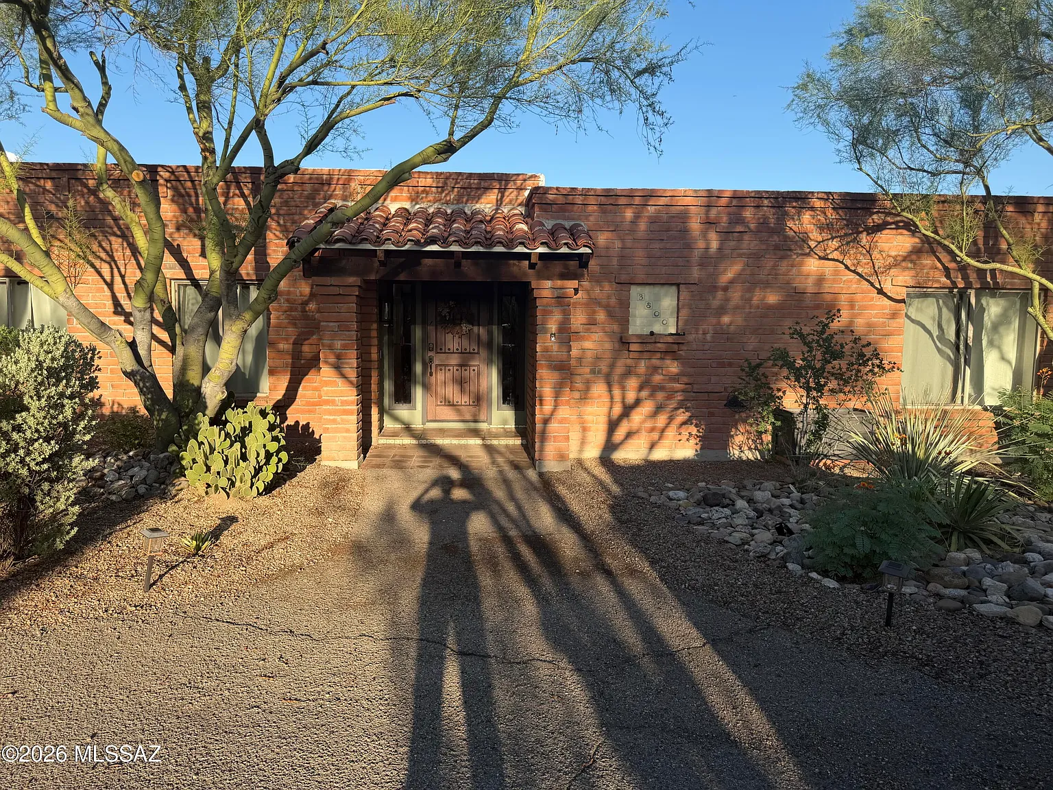 3 bed, 2.0 bath, 1903 sqft, $3,200 — Photo 1