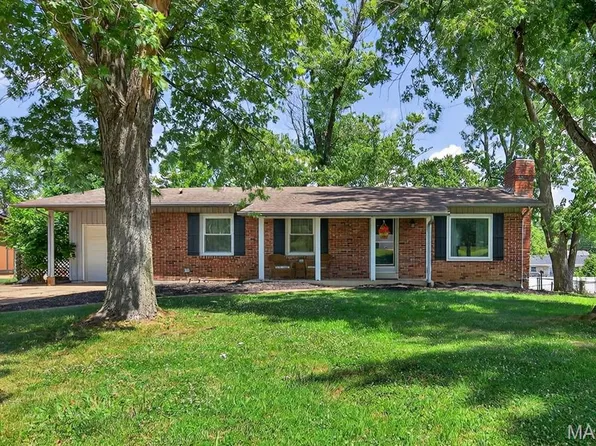 234 Saint Marys Dr, Ballwin, MO 63021