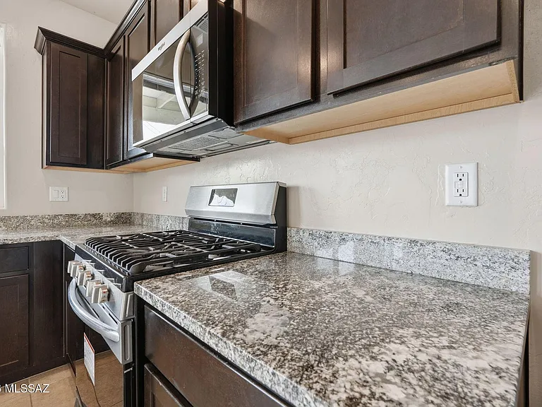 2815 N Fair Oaks Ave — Photo 15