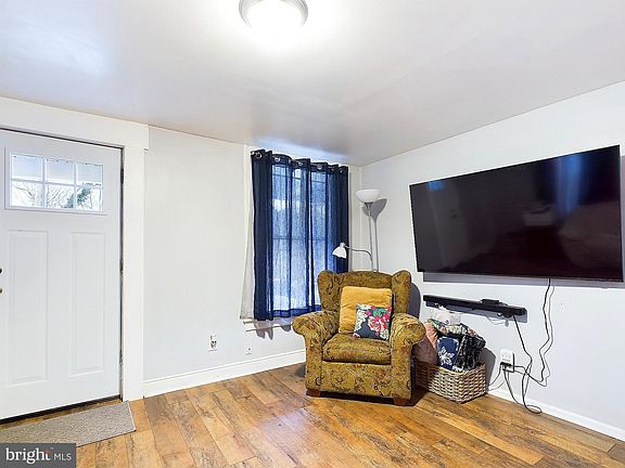 4th image of 1440 Regina St