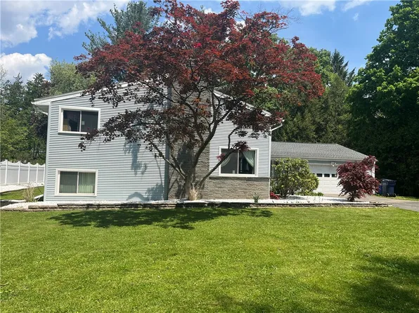 46 Larchwood Dr, Pittsford, NY 14534