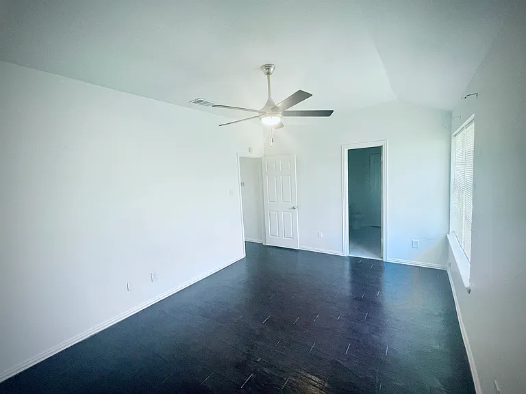 Primary Bedroom-b