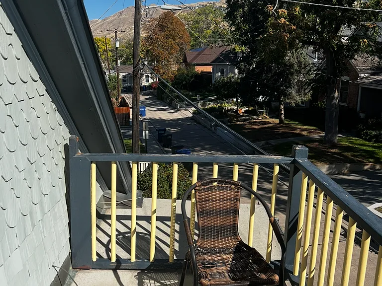 327 N Almond St — Photo 12