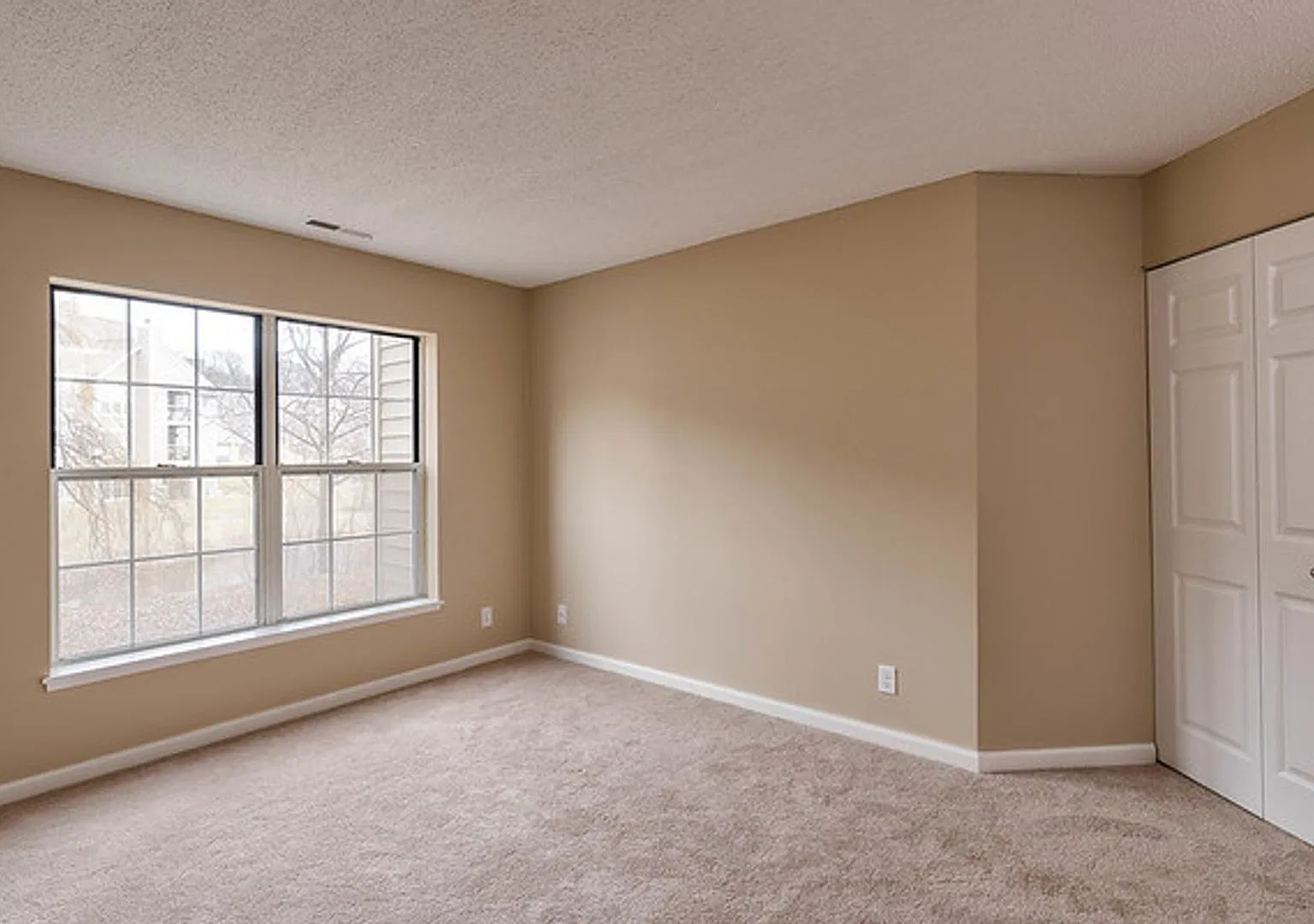 Clean/Beautiful 2 Bed & 2 Bath w/ Attached Garage - Available 10/15/2026 — Photo 2