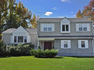 8 Pine Tree Pl, West Caldwell, NJ 07006