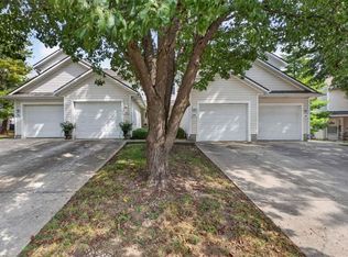 1323 SE Broadway Cir, Lees Summit, MO 64081