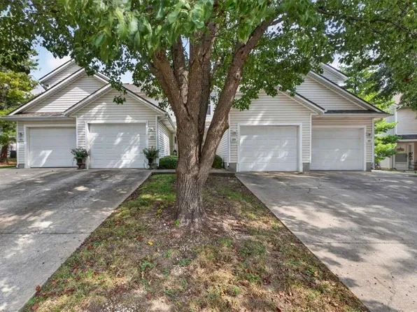 1323 SE Broadway Cir, Lees Summit, MO 64081