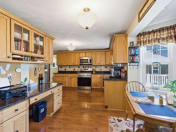 5th image of 15 Meaney Cir