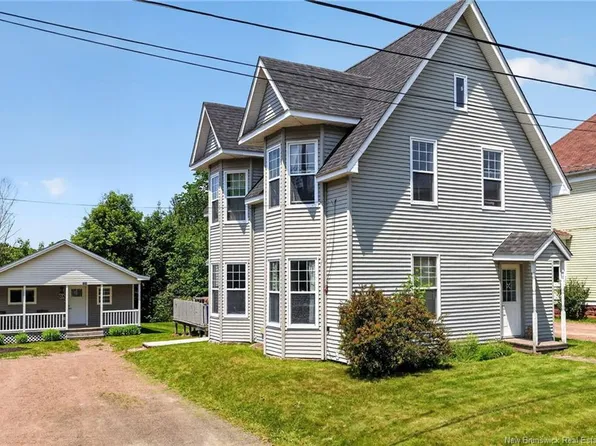 12 A Weldon St #12, Sackville, NB E4L 4N2