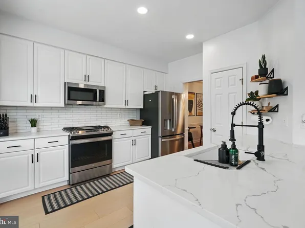 47686 Sandbank Sq, Sterling, VA 20165