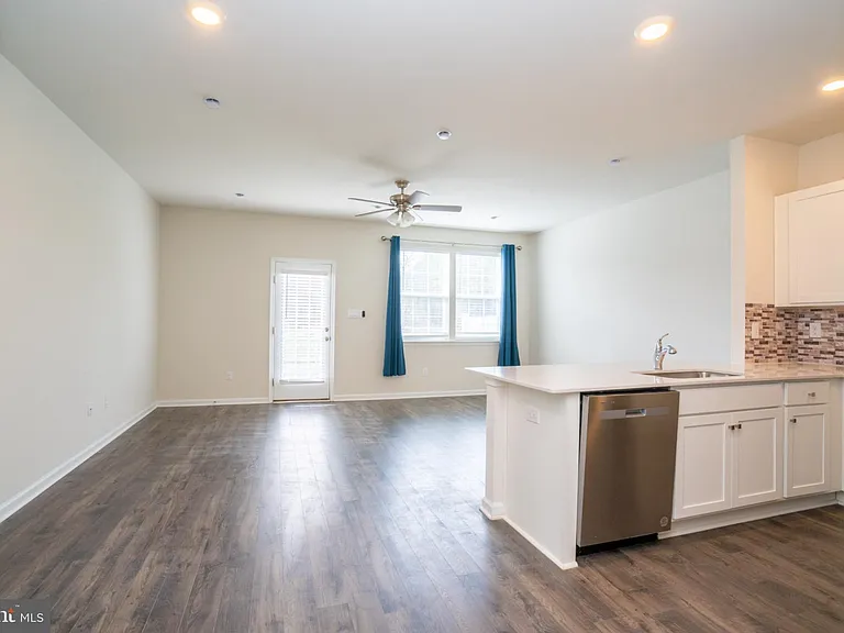 172 Mazzeo Dr — Photo 2
