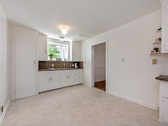 5th image of 142 N Olive St