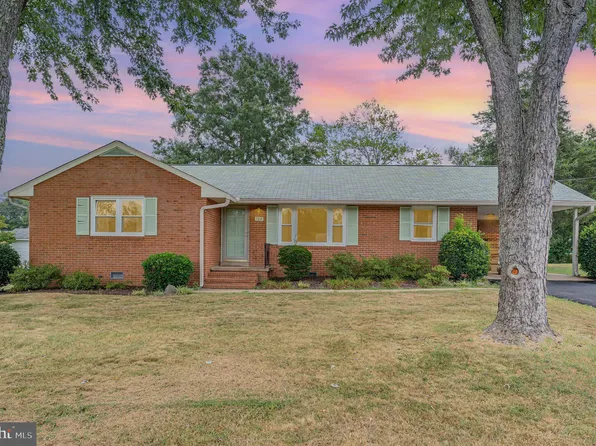 720 Spring Valley Dr, Fredericksburg, VA 22405