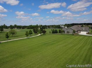 907 Winding Oaks Dr, Williamsville, IL 62693