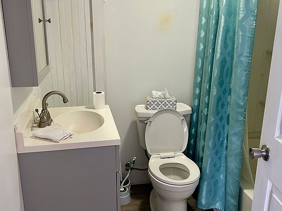 4th image of 129 Main St #1