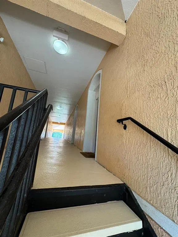3 bed, 2.0 bath, 1276 sqft, $2,000 — Photo 2