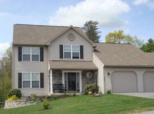 303 Fox Hollow Rd, Pottsville, PA 17901