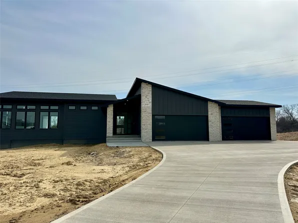 2188 114th Ct, Winterset, IA 50273