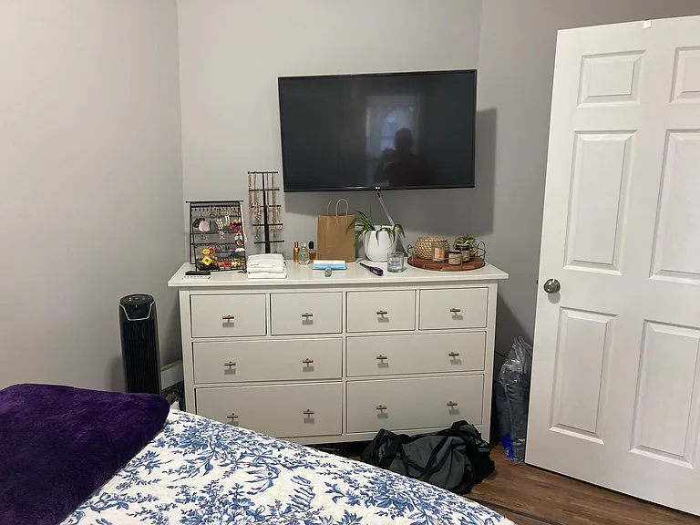 BR #1 ( no closet)