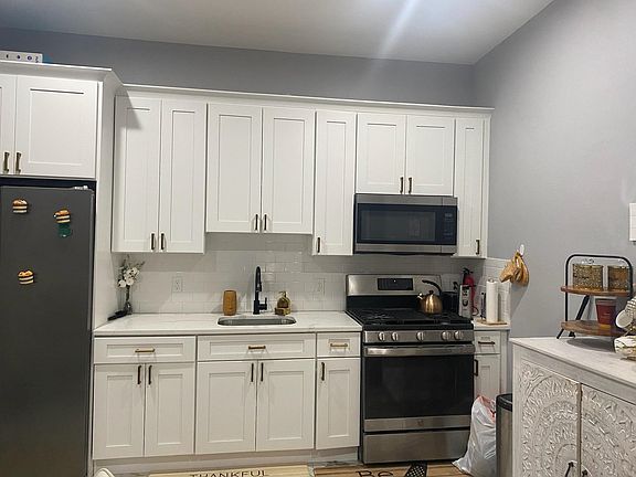 2nd image of 180 Halsted St APT 1