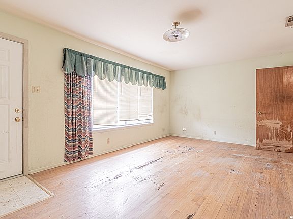 4th image of 4719 Dagmar Dr
