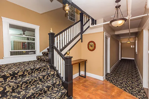 324 Larkin Photo 1
