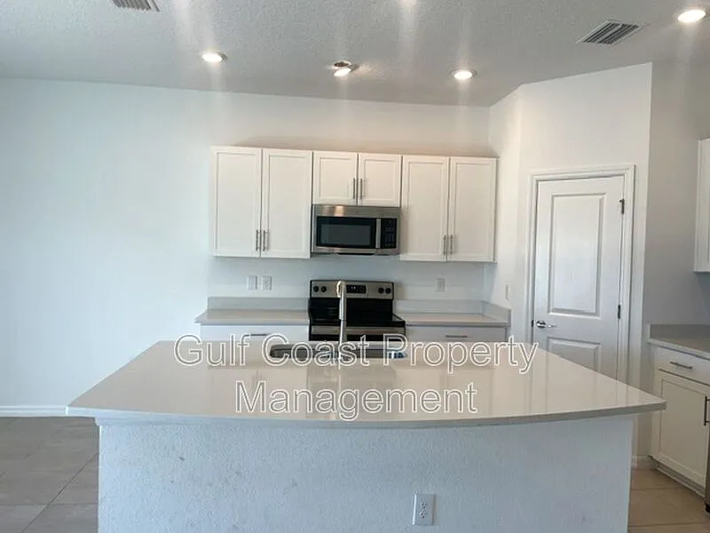3 bed, 2.0 bath, 1407 sqft, $2,200 — Photo 4