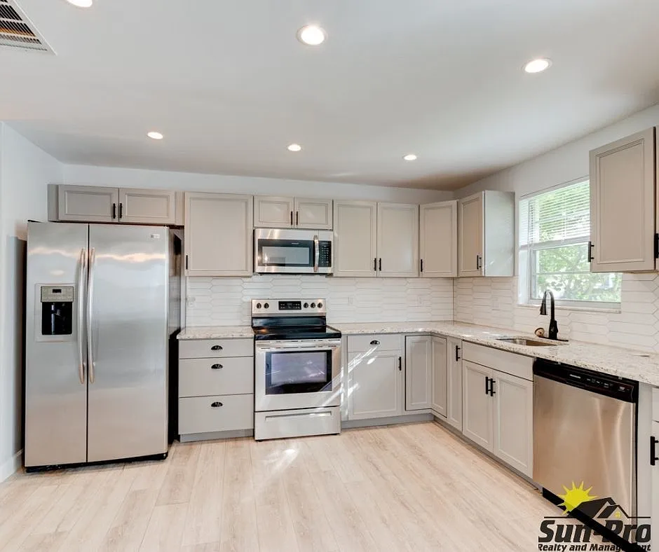 3 bed, 2.0 bath, 1541 sqft, $2,295 — Photo 4