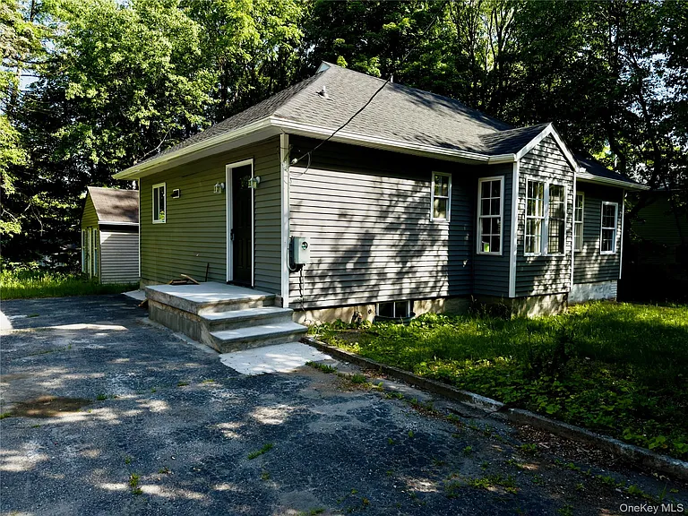 4 Dodd Ln — Photo 1