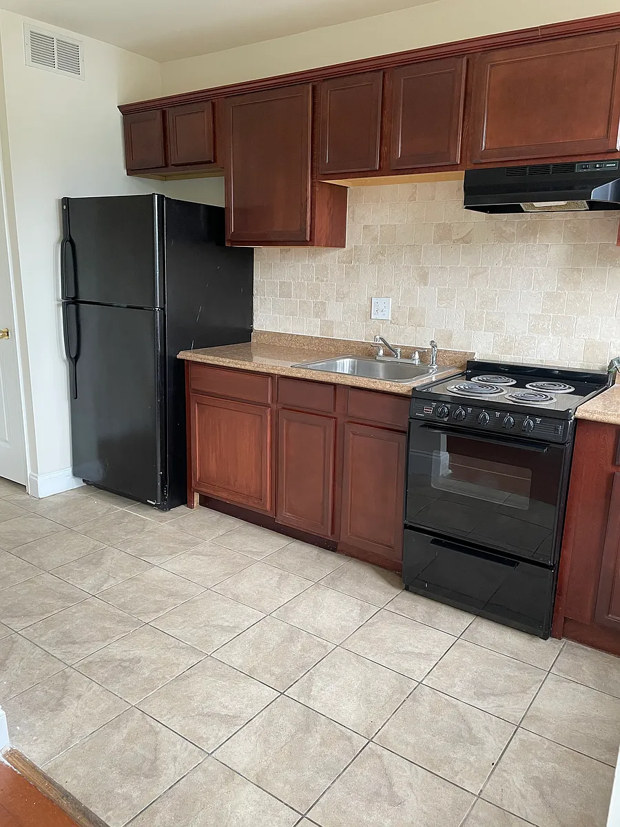 Building Photo - 744 E Vernon Rd #309