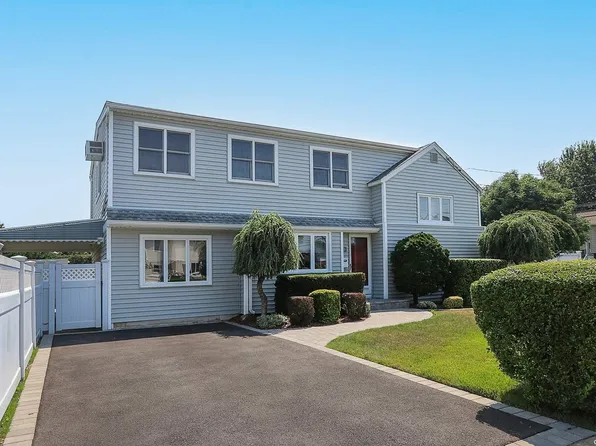3018 Saint Regis Street, Wantagh, NY 11793