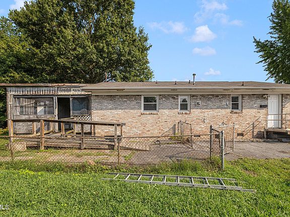 4th image of 383 Dunbar St