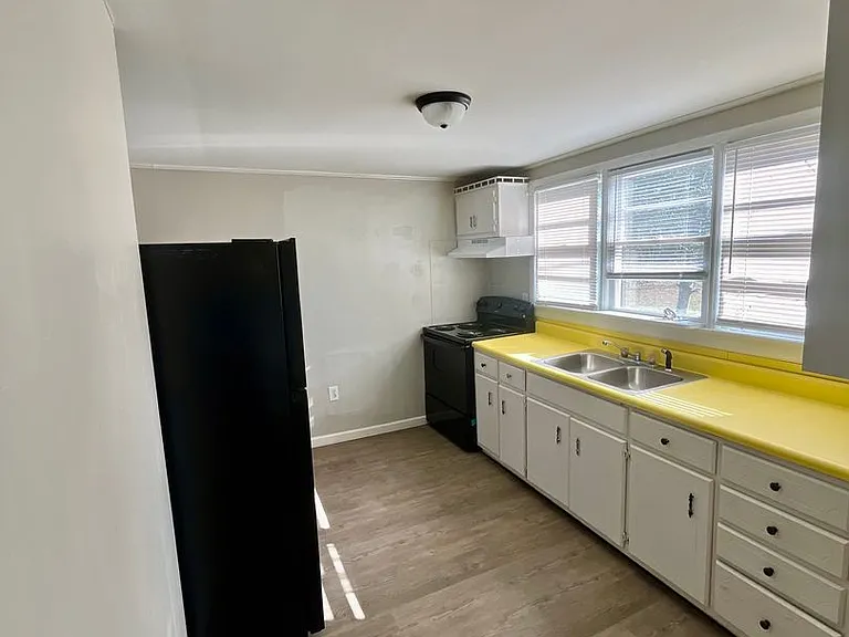 902 Adams St — Photo 8