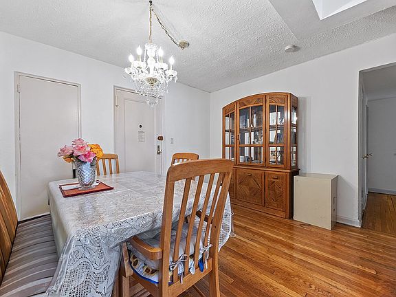 5th image of 40 E 43rd St APT 4H