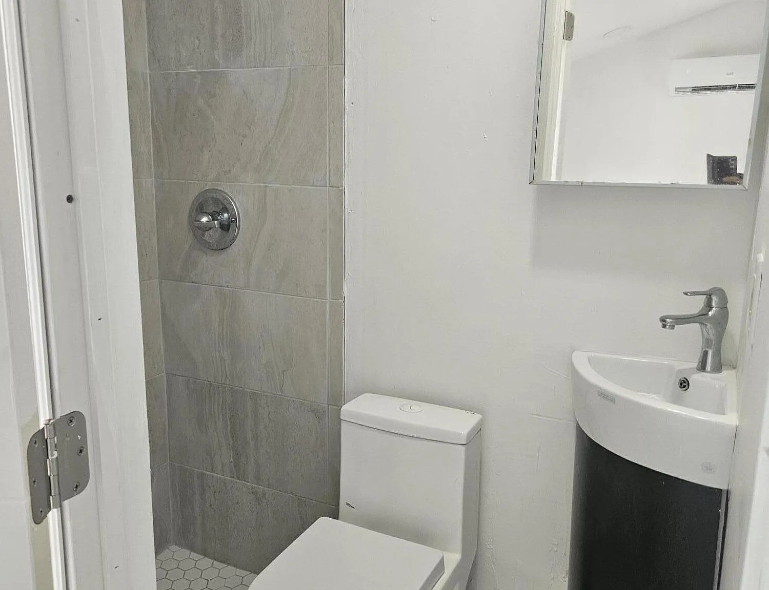 Studio, 1.0 bath, 3784 sqft, $1,250 — Photo 3