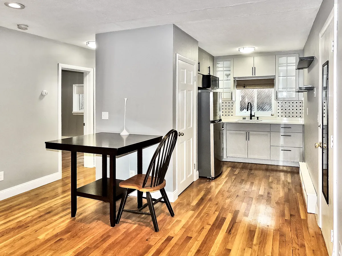 Building Photo - 541 Adams St #6