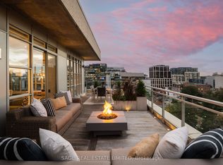 19 Brant St #903, Toronto, ON M5V2L2