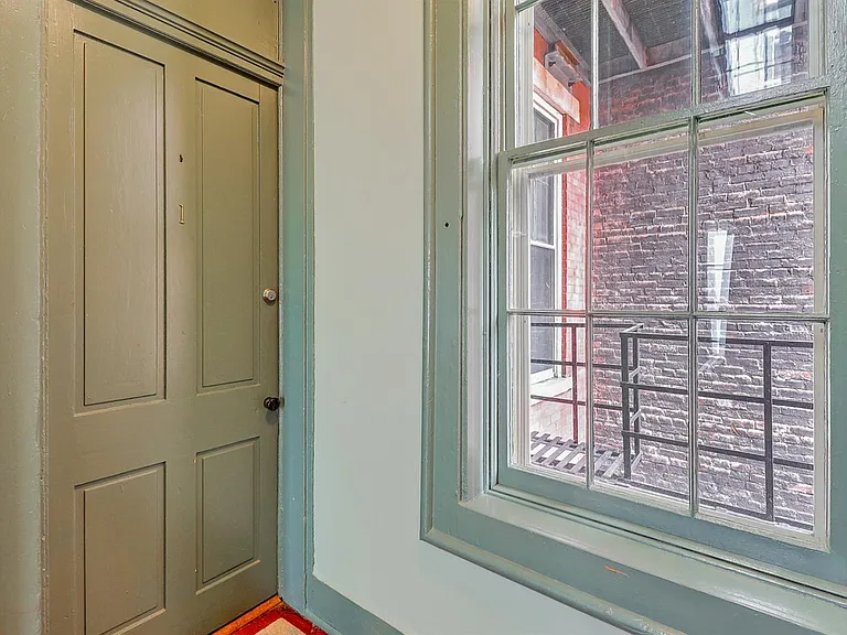 1427 Main St — Photo 9