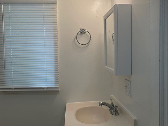 4th image of 613 College Dr #D