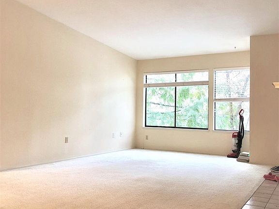 2nd image of 1286 Bellevue Way NE