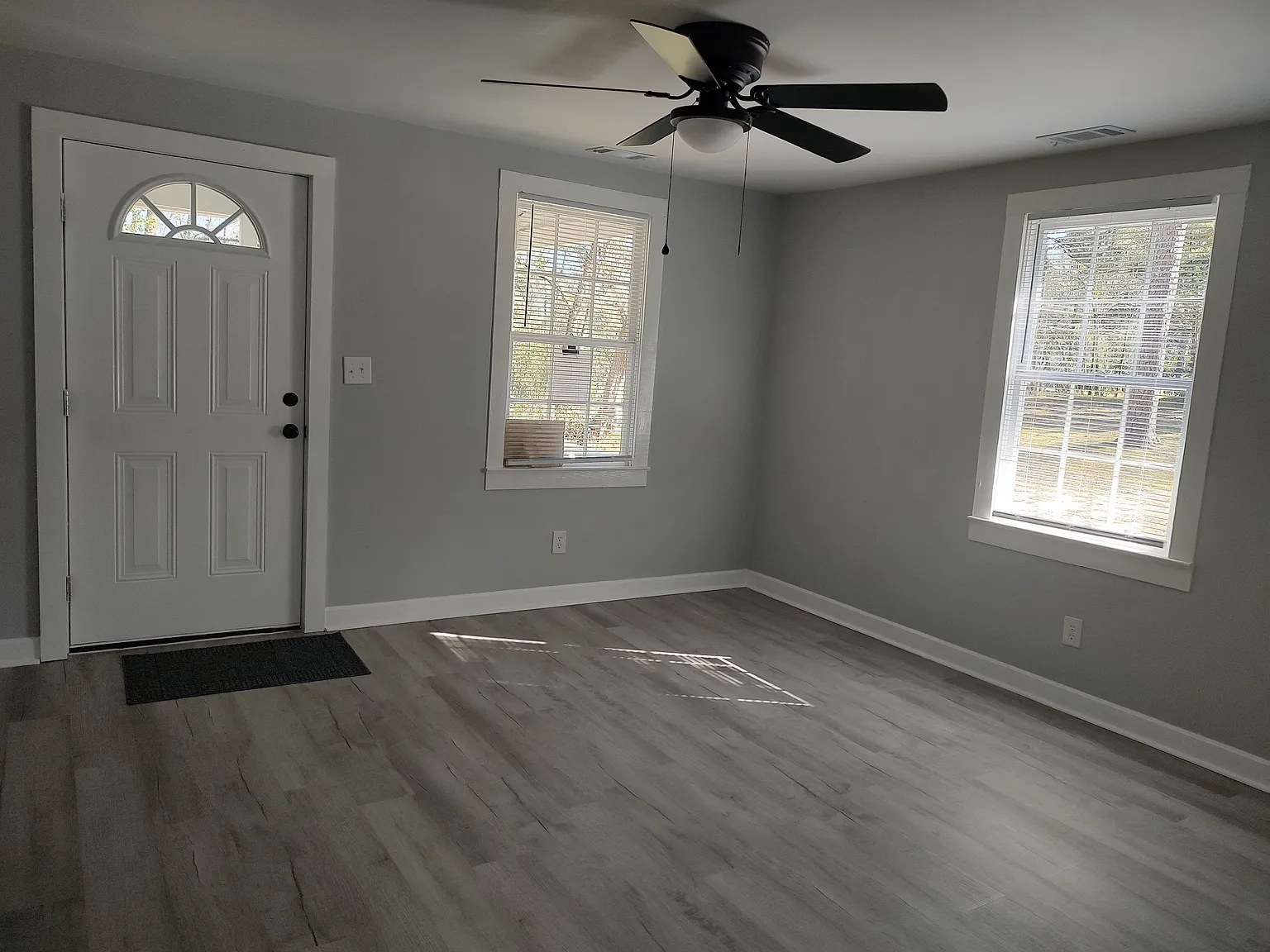1 bed, 950 sqft, $1,100 — Photo 2