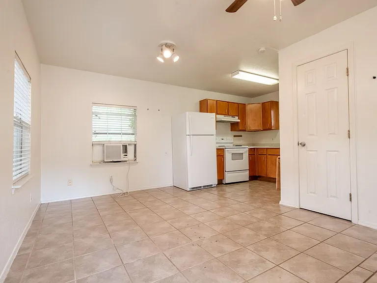 4704 Evans Ave — Photo 7